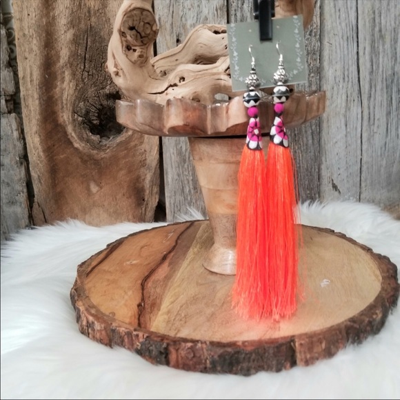 Handmade bright orange fringe earrings - Picture 6 of 6